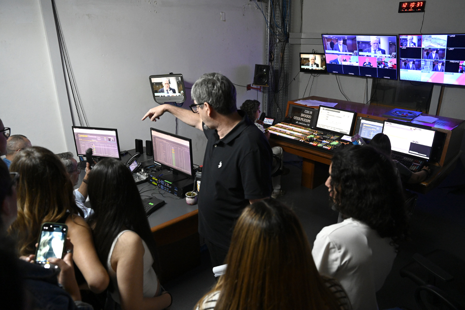 Plano general de la sala de video de Canal 5.