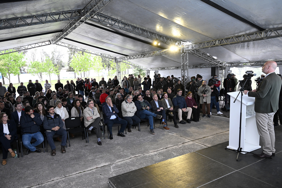 Intendente de Canelones, Francisco Legnani, en la apertura de la inauguración de la UTEC