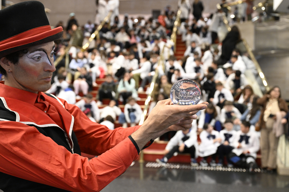 Más de 1 300 estudiantes disfrutaron de Coppélia en el Auditorio Nacional Adela Reta