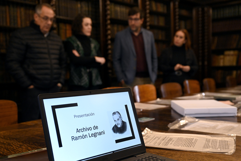 Personas posan para foto