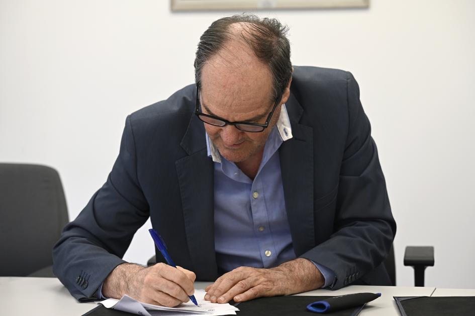 Alberto Majó, director DICYT en firma de convenio con UTEC