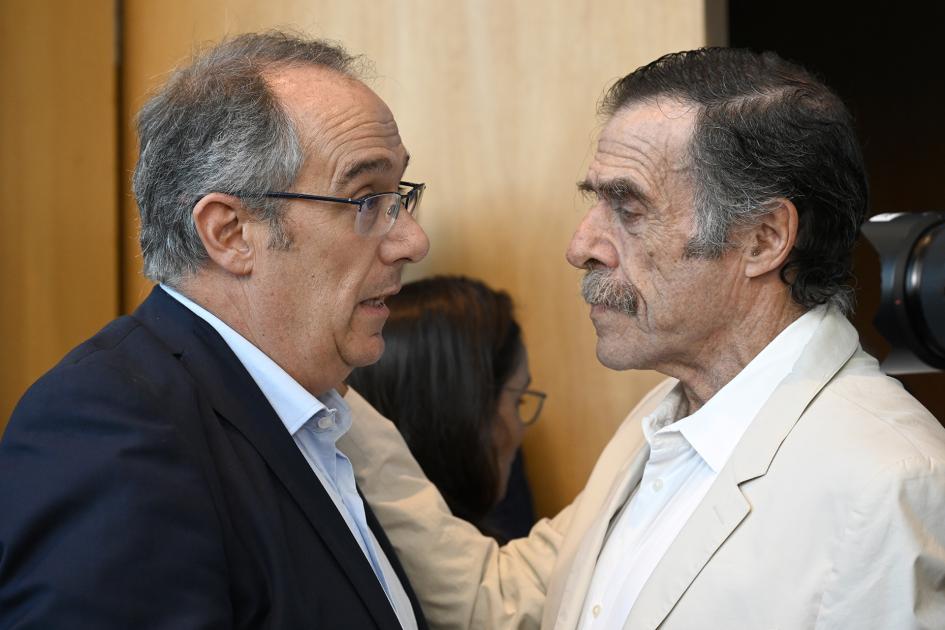 Autoridades conversando
