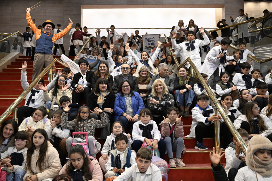 Más de 1 300 estudiantes disfrutaron de Coppélia en el Auditorio Nacional Adela Reta