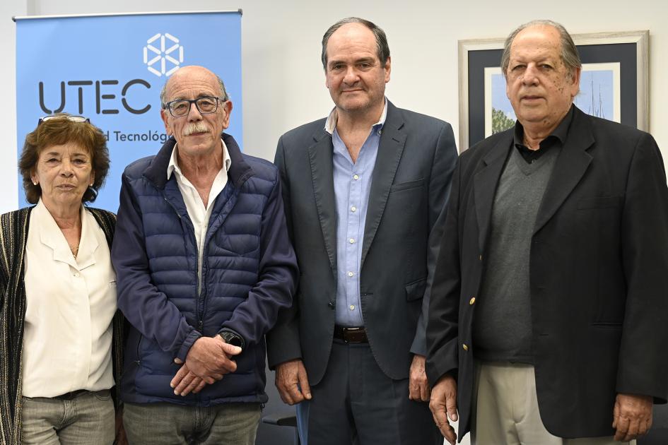 Autoridades UTEC y DICYT en firma de convenio entre dichas instituciones