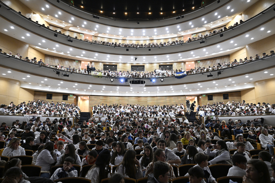 Más de 1 300 estudiantes disfrutaron de Coppélia en el Auditorio Nacional Adela Reta