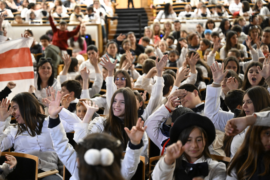 Más de 1 300 estudiantes disfrutaron de Coppélia en el Auditorio Nacional Adela Reta