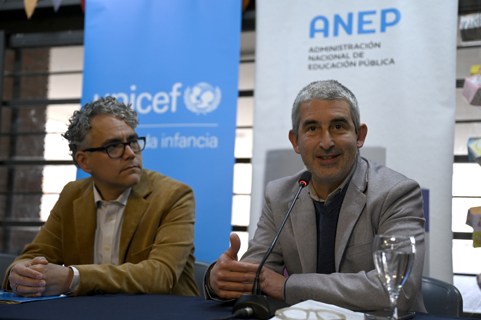 Pablo Caggiani, acompañado del representante de Unicef, Francisco Benavides. 