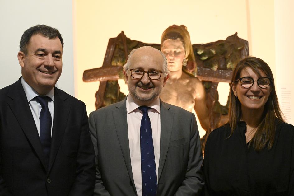 Ministro Pablo da Silveira, Román Rodríguez González y la coordinadora del Museo, Cecilia Bertolini.