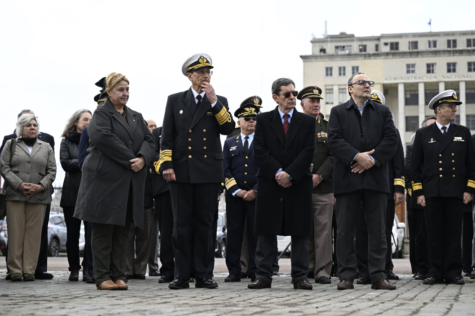 Autoridades posan para foto