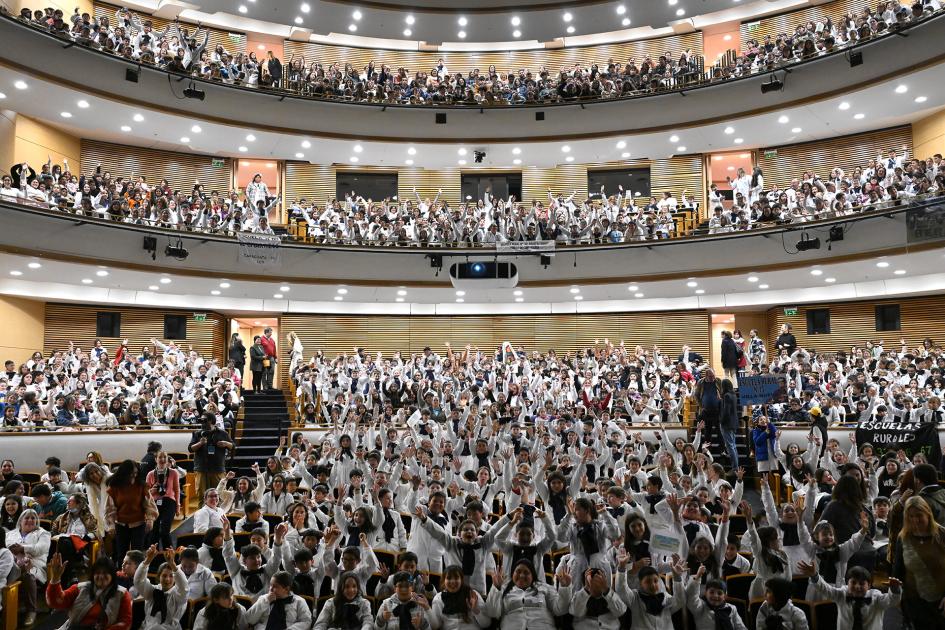 En Primera Fila: Escuelas Rurales al Auditorio.