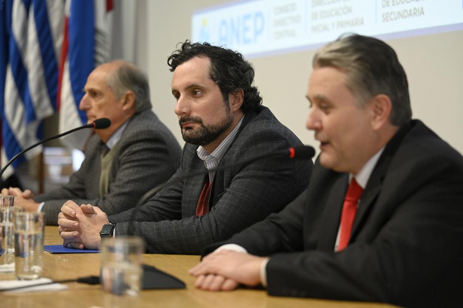 Pizzichillo, Gabito y Baroni durante la apertura, hablando