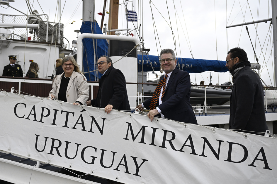 Autoridades ingresando al Capitán Miranda