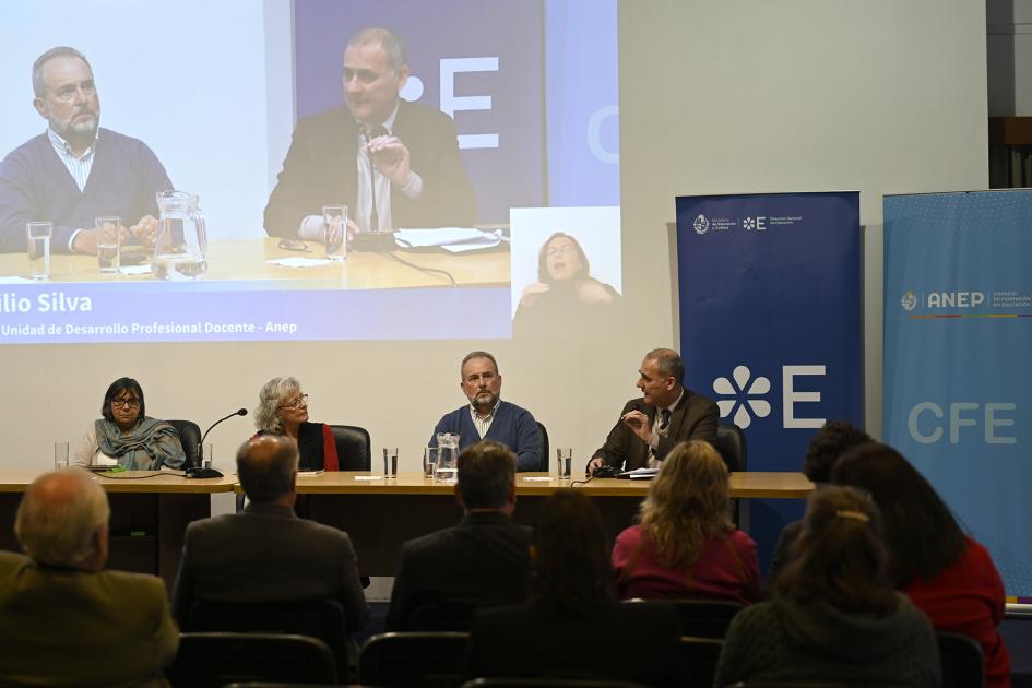 Los cuatro disertantes del panel "Mundo contemporáneo"