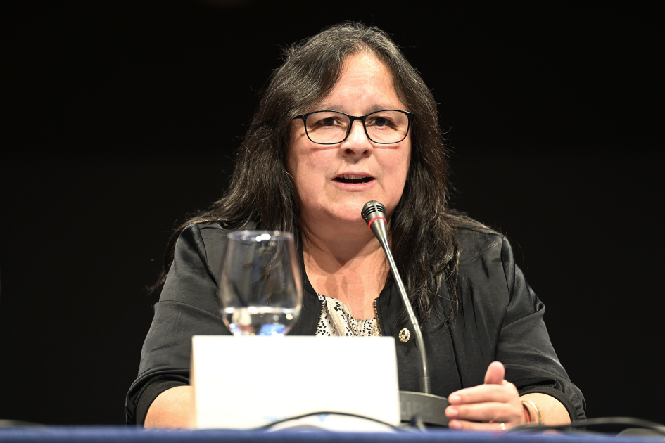 Primer plano de la subsecretaria.