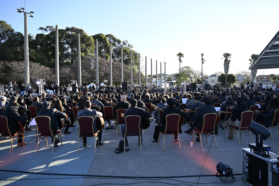 En una celebración inédita, 200 Guitarras Uruguayas interpretaron clásicos de la música popular