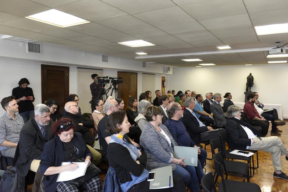 La sala Alba Roballo durante el encuentro "Los autores, sus derechos y la cultura".