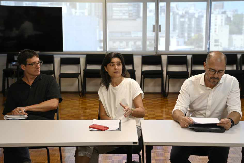 Personas en reunión