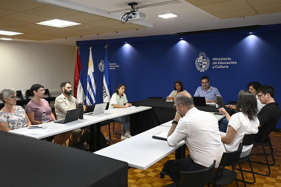 Personas en reunión