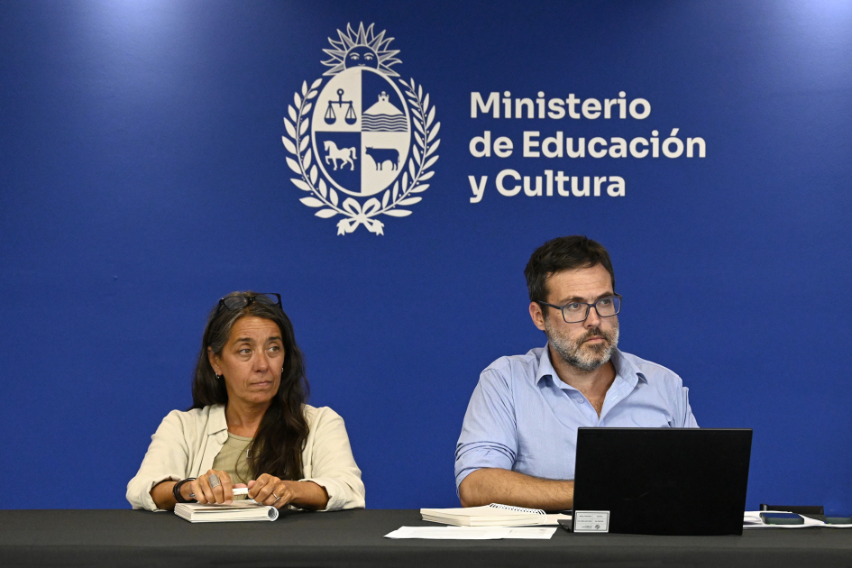 Personas en reunión