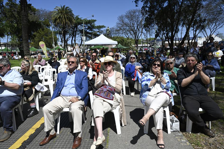 Personas sentadas.