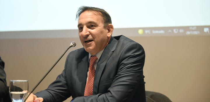 El representación del BID, Matías Bendersky, dando su discurso El representación del BID, Matías Bendersky, dando su discurso