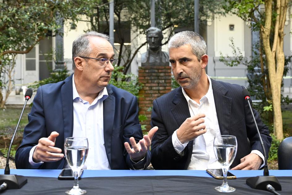 Ministro Mahía y presidente del codicen, Pablo Caggiani, durante la toma de posesión de DGES.