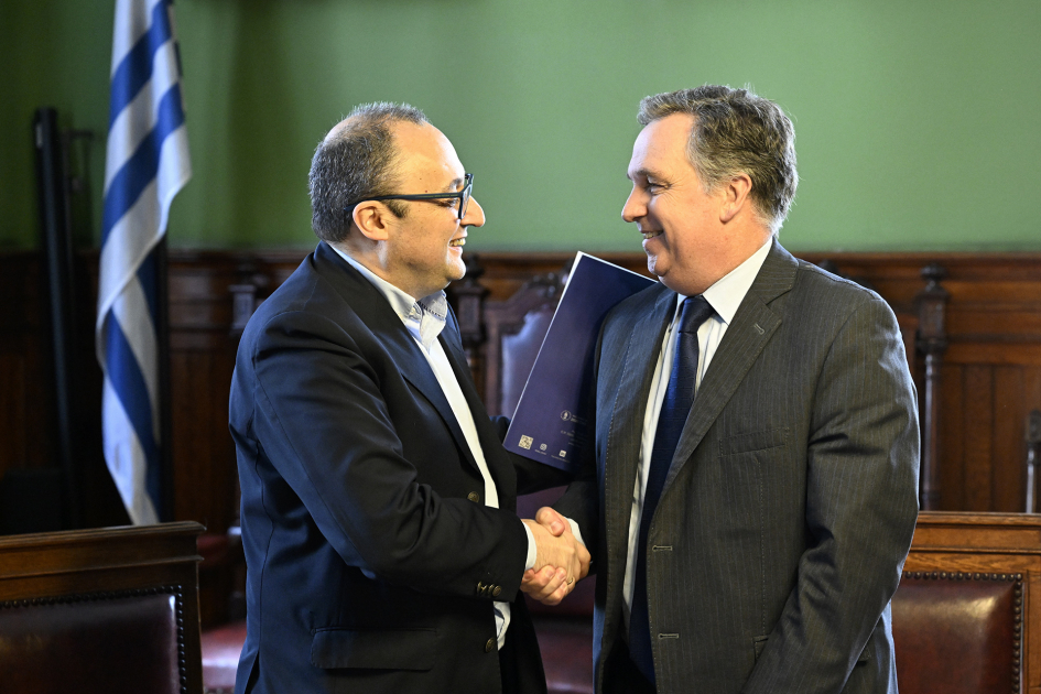 Director General, Carlos Varela Ubal y decano de la Facultad de Derecho, Gonzalo Lorenzo.