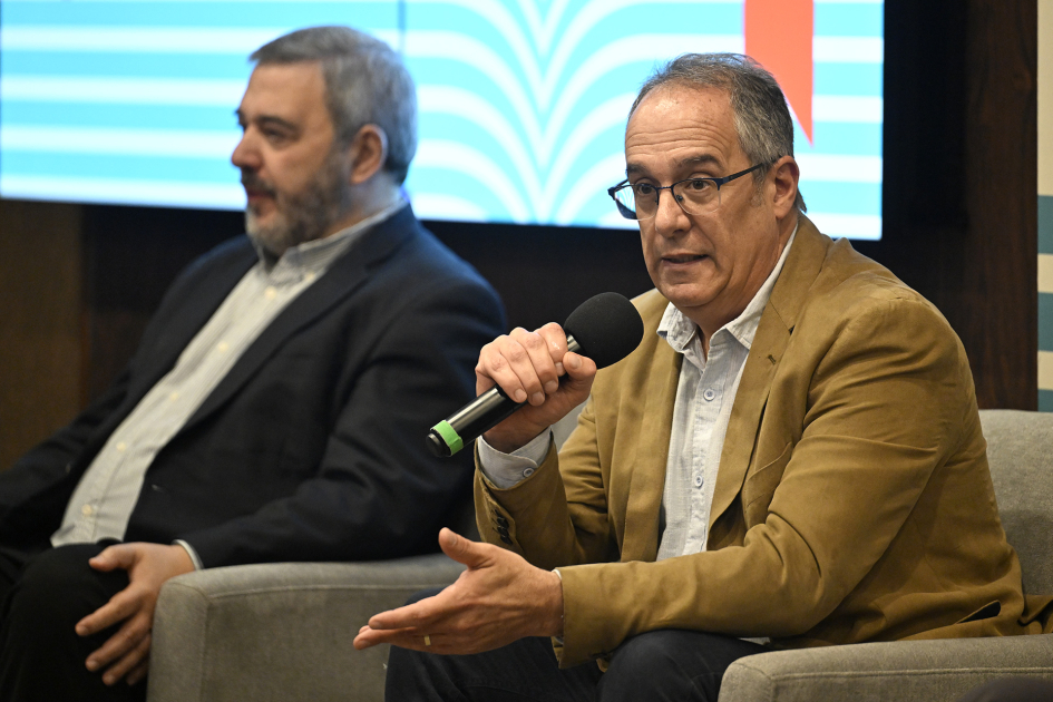 Ministro de Educación y Cultura, José Carlos Mahía, junto al intendente de Montevideo, Mario Bergara