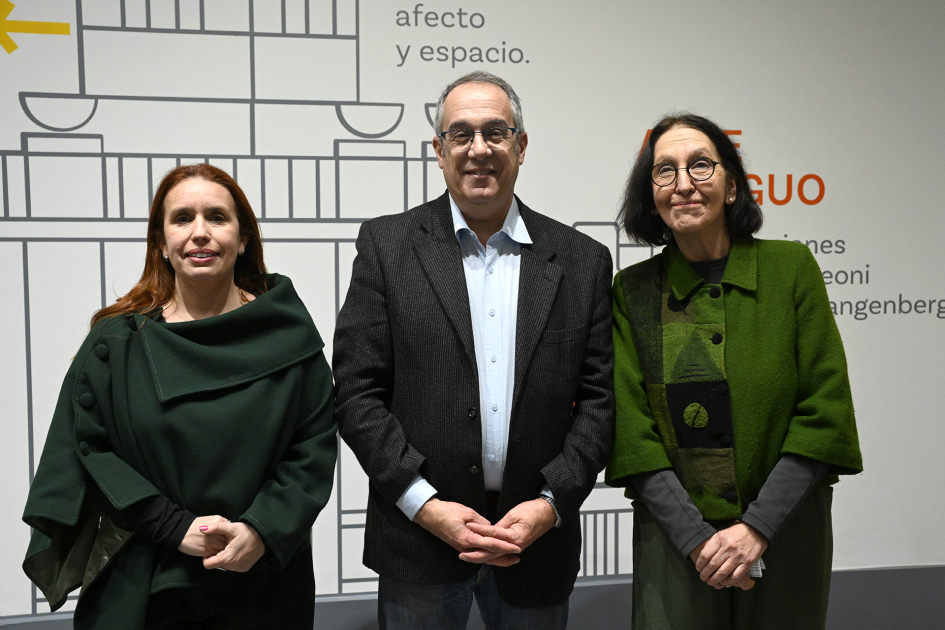 La directora de Cultura, Maru Vidal; el ministro Mahía y la directora del Museo, Laura Malosetti.