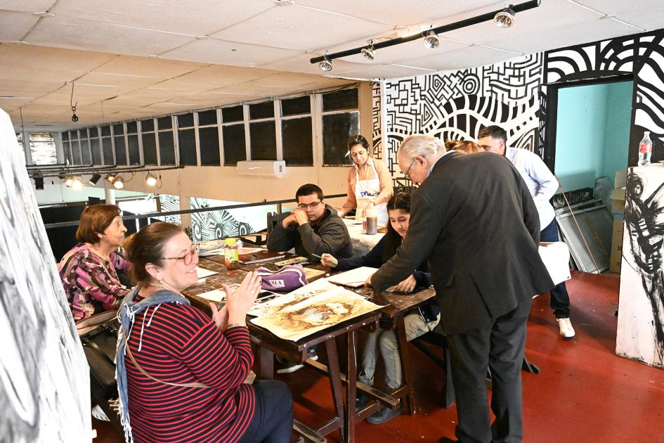 Personas realizando actividades.
