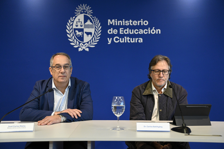 Mahía y Batthyány durante la conferencia
