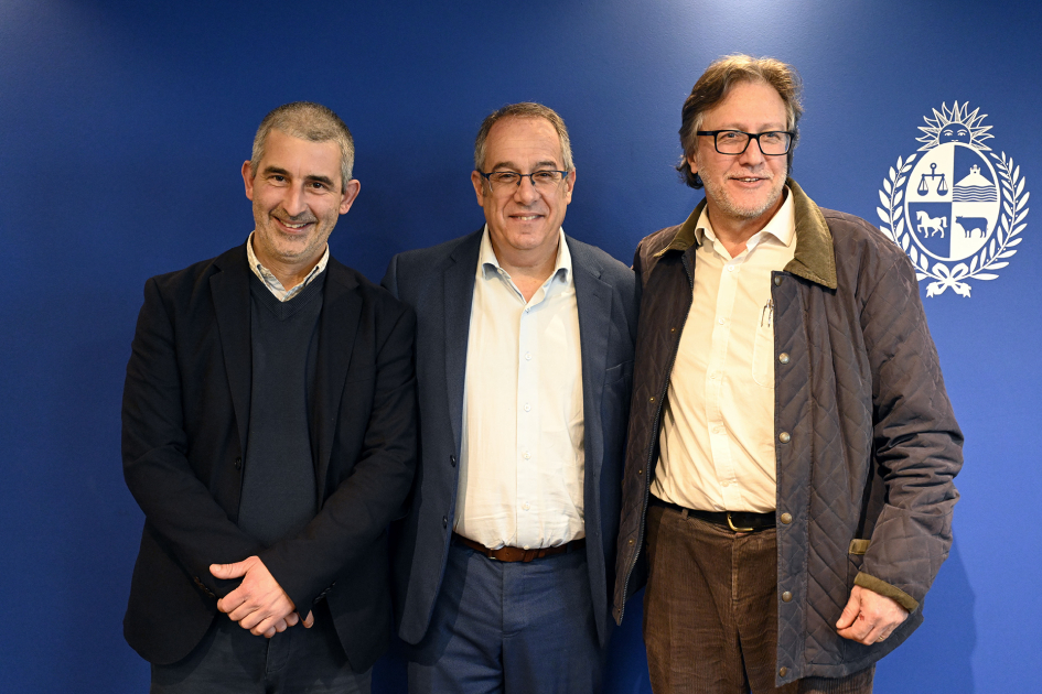 Autoridades posan para foto