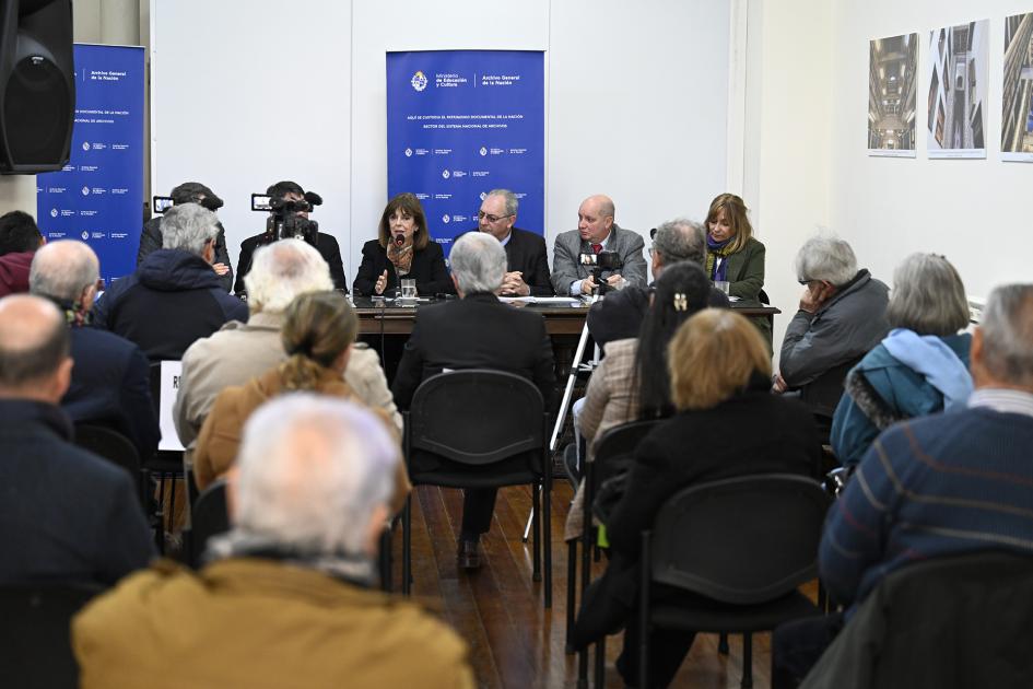 Acto de lanzamiento de las actividades se realizó en el AGN. Público en sala.