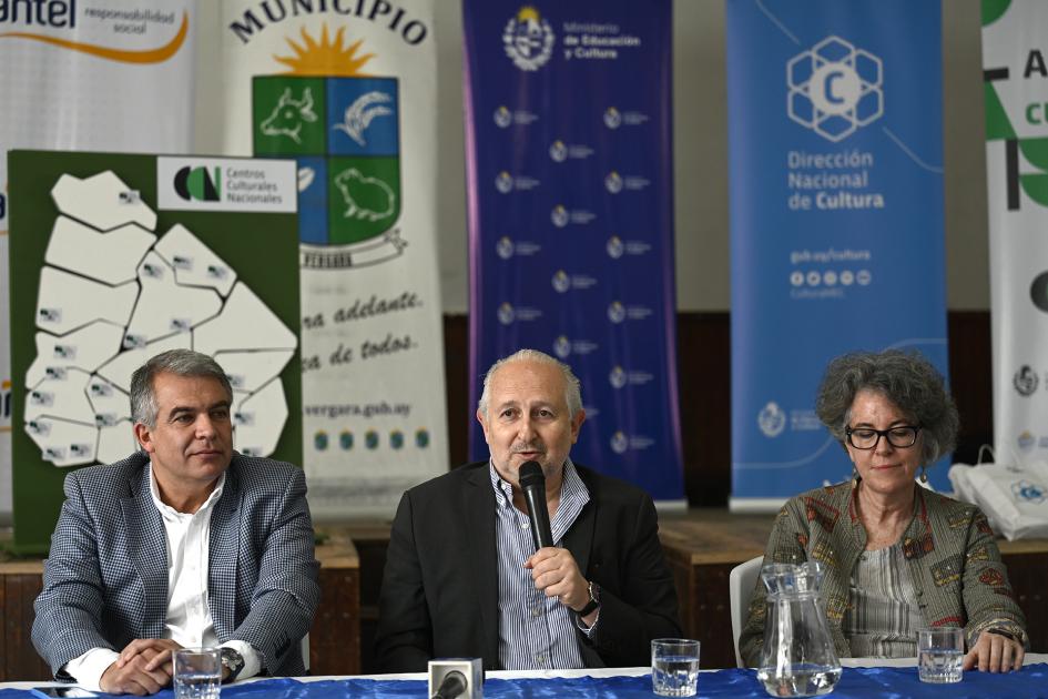 Intendente Silvera, ministro Da Silveira y directora Wainstein durante el acto de nominación.