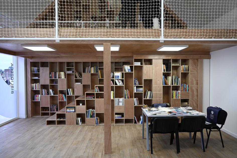 Biblioteca del MEC en el Centro de Políticas Sociales Aparicio Saravia.