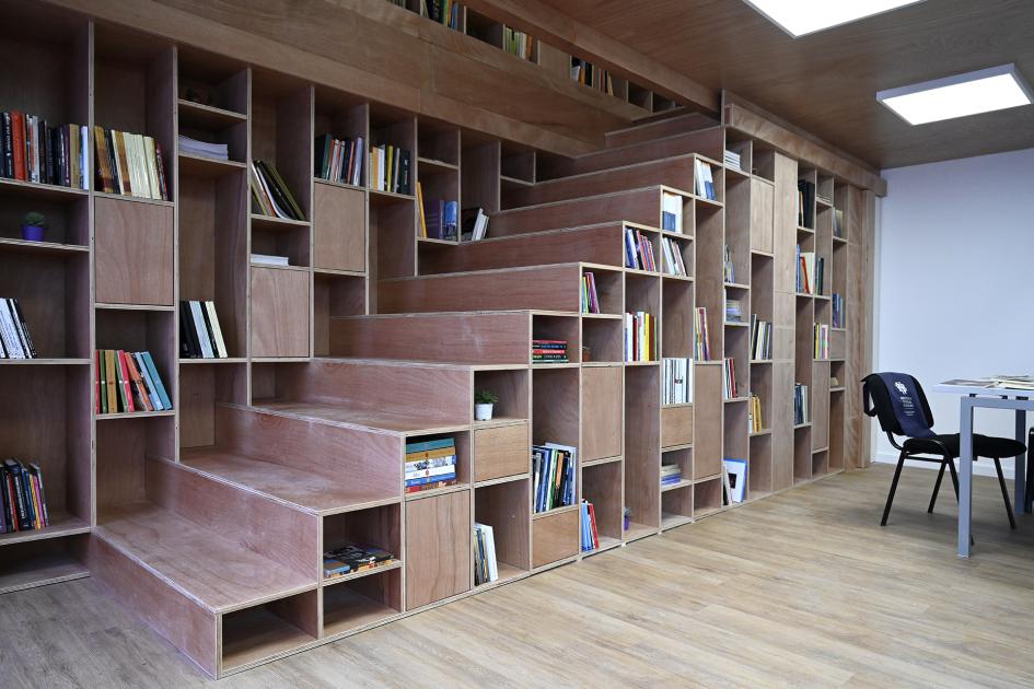 Biblioteca del MEC en el Centro de Políticas Sociales Aparicio Saravia.