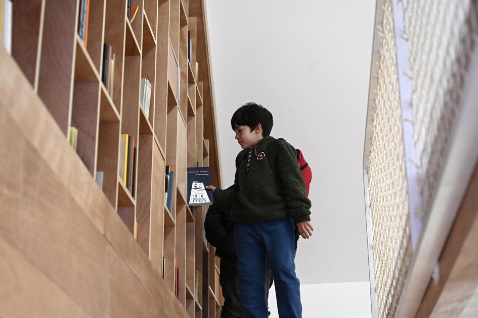Biblioteca del MEC en el Centro de Políticas Sociales Aparicio Saravia.