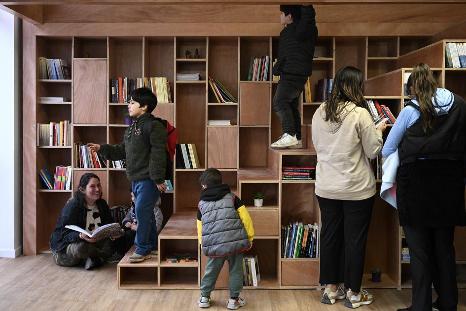 Biblioteca del MEC en el Centro de Políticas Sociales Aparicio Saravia.
