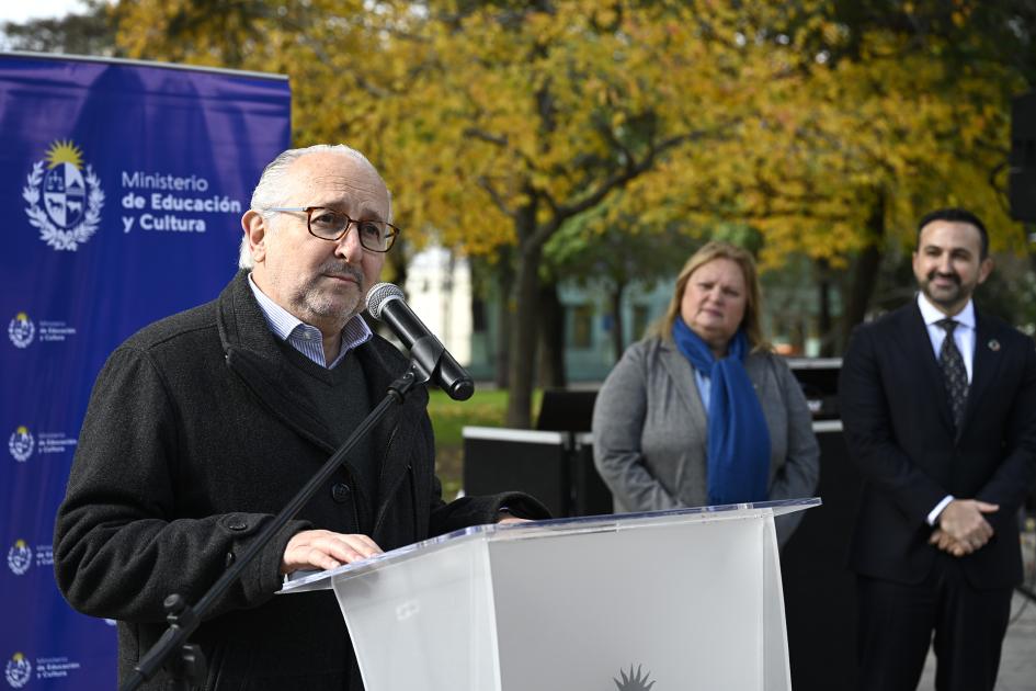 Da Silveira durante la inauguración de "El Prado en las calles" en San José.