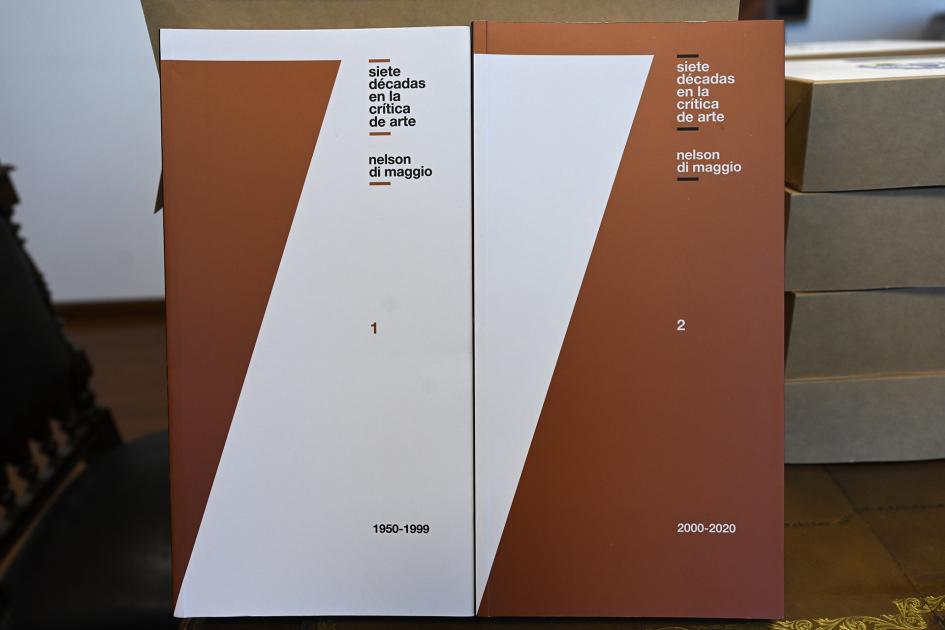 Donación de libros de Nelson di Maggio a bibliotecas públicas.
