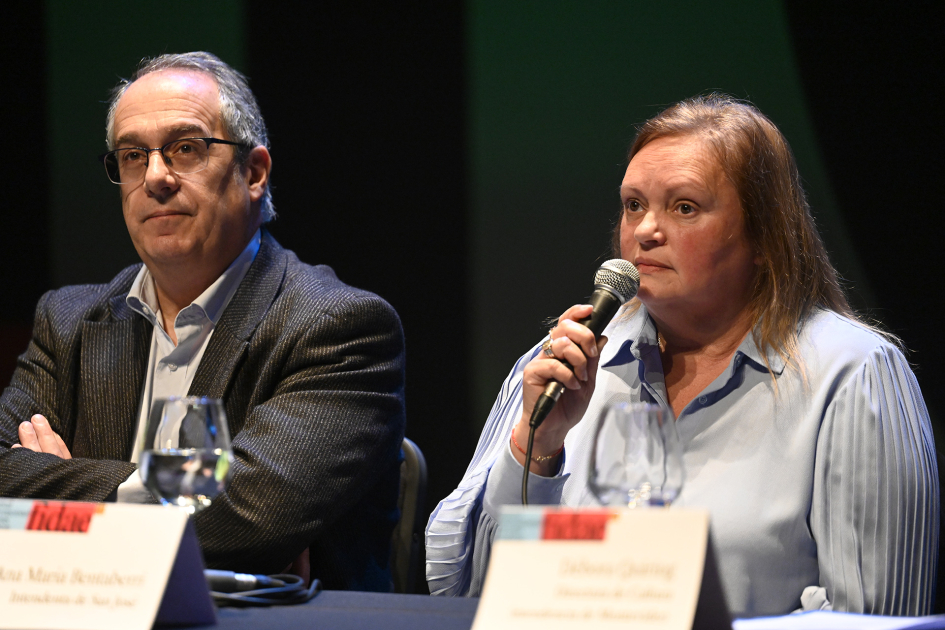 Intendenta de San José, Ana María Bentaberri. con el ministro, José Carlos Mahía