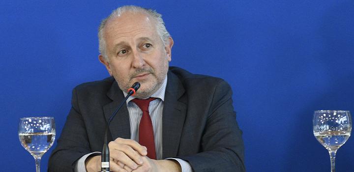 Ministro de Educación y Cultura, Pablo da Silveira, hablando Ministro de Educación y Cultura, Pablo da Silveira, hablando