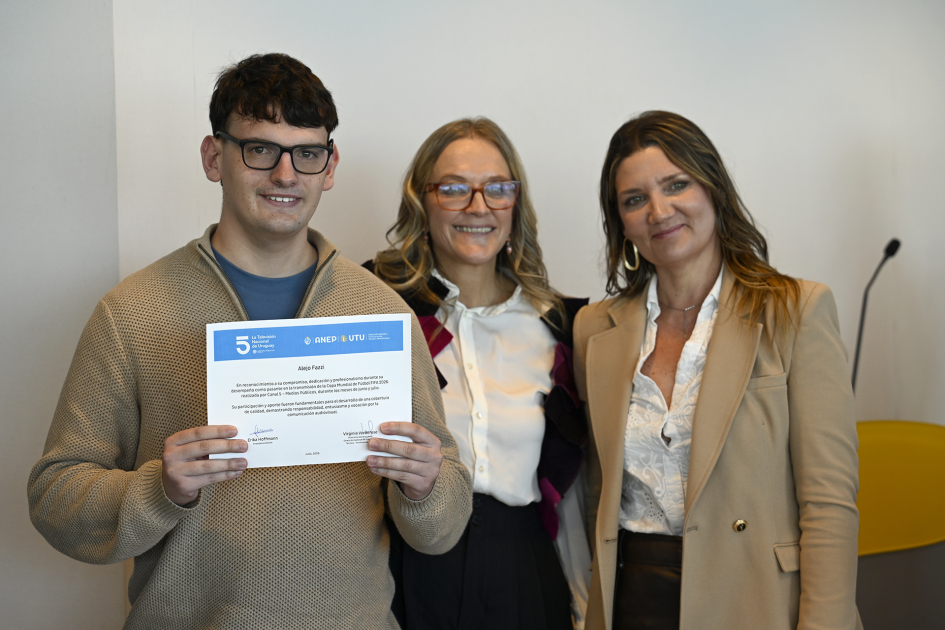 Entrega de certificados a pasantes de UTU
