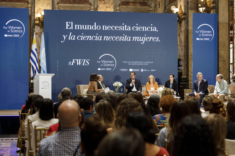 Entrega del Premio L’Oréal–UNESCO «Por las Mujeres en la Ciencia» 2025.