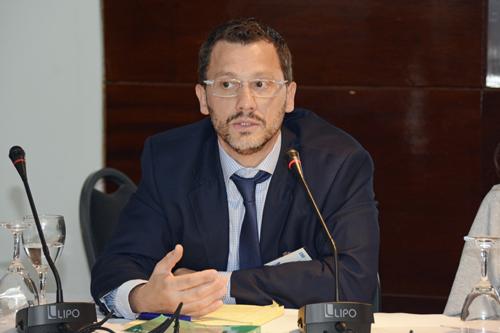 micos y funcionarios en seminario