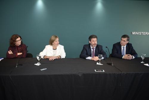 oz firmando el convenio oz firmando el convenio