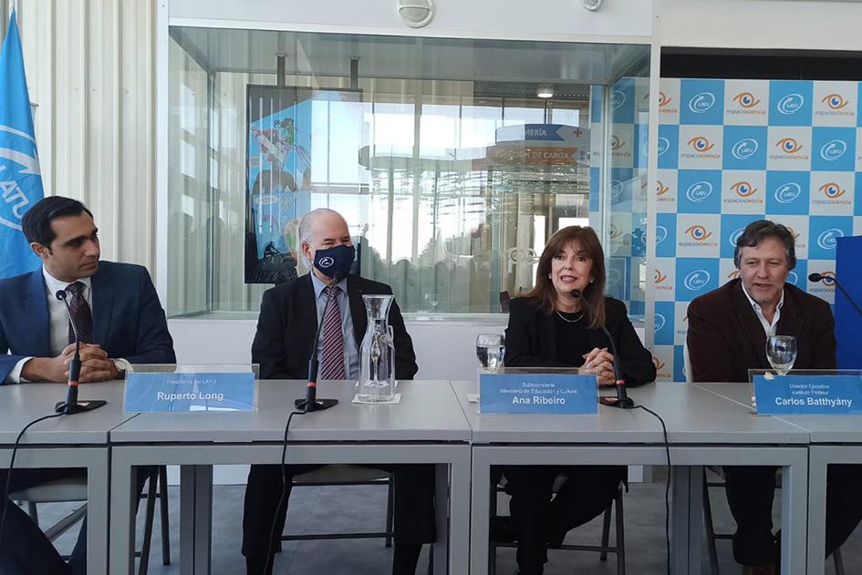 Ana Ribeiro participó del lanzamiento de ambos espacios Mesa con autoridades