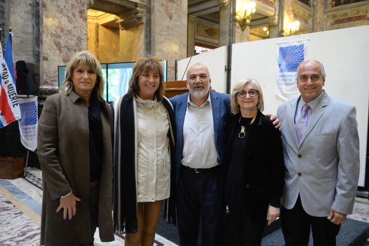 Autoridades de la Comisión Organizadora de la Semana de la Ciencia y la Tecnología Olga Otegui, subsecretaria de Industria, Energía y Minería; Cecilia Bottino, presidenta de la Cámara de Representantes; Wilson Netto, presidente del CODICEN; Rosita Angelo, Directora de Educación y Gustavo Riestra, coordinador de Cultura científica.