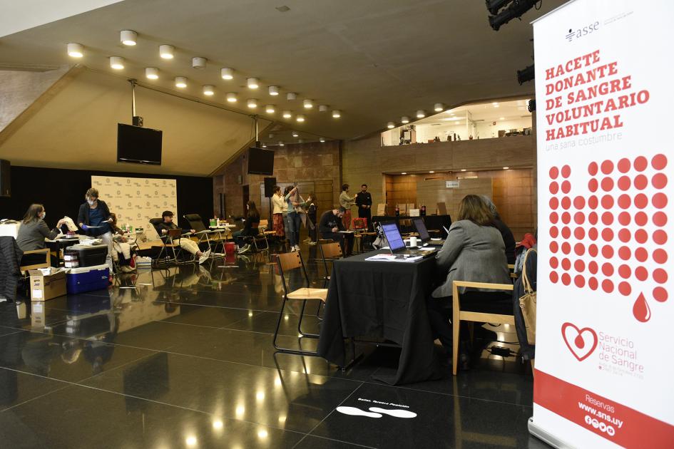 Plano general del hall del Auditorio Nacional del Sodre