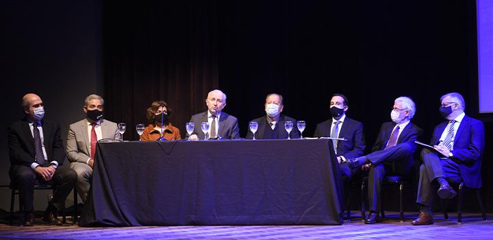 Las autoridades de la educación presentaron el Plan autoridades en mesa